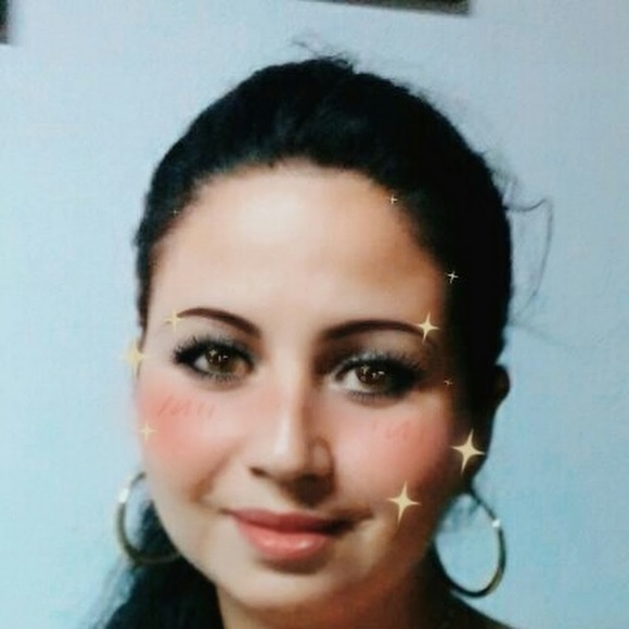 Meet your Posher, Ivett - Picture 1 of 1